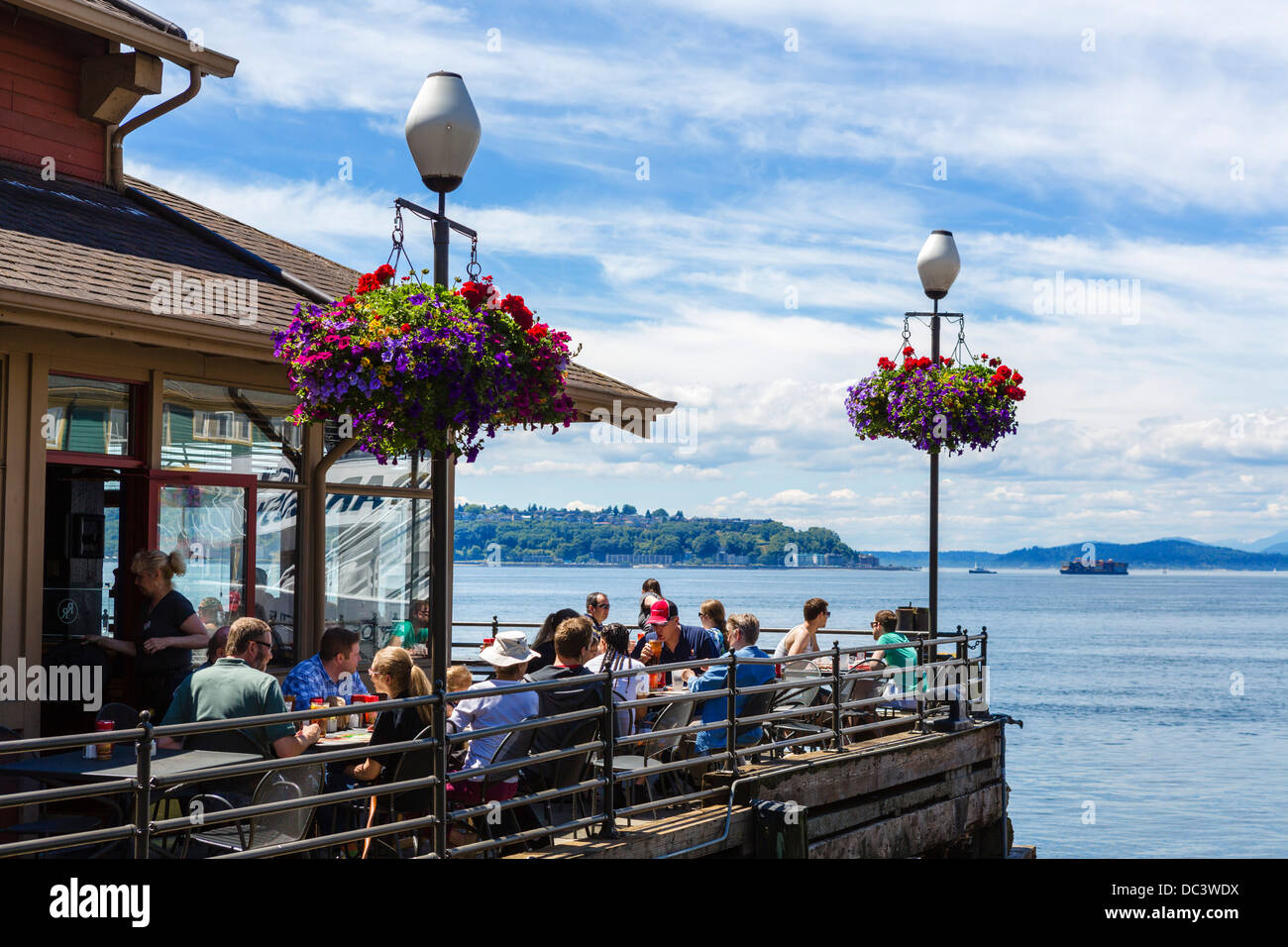 Red Robin waterfront cafe on Pier 55, Alaskan Way, Seattle, Washington, USA Stock Photo