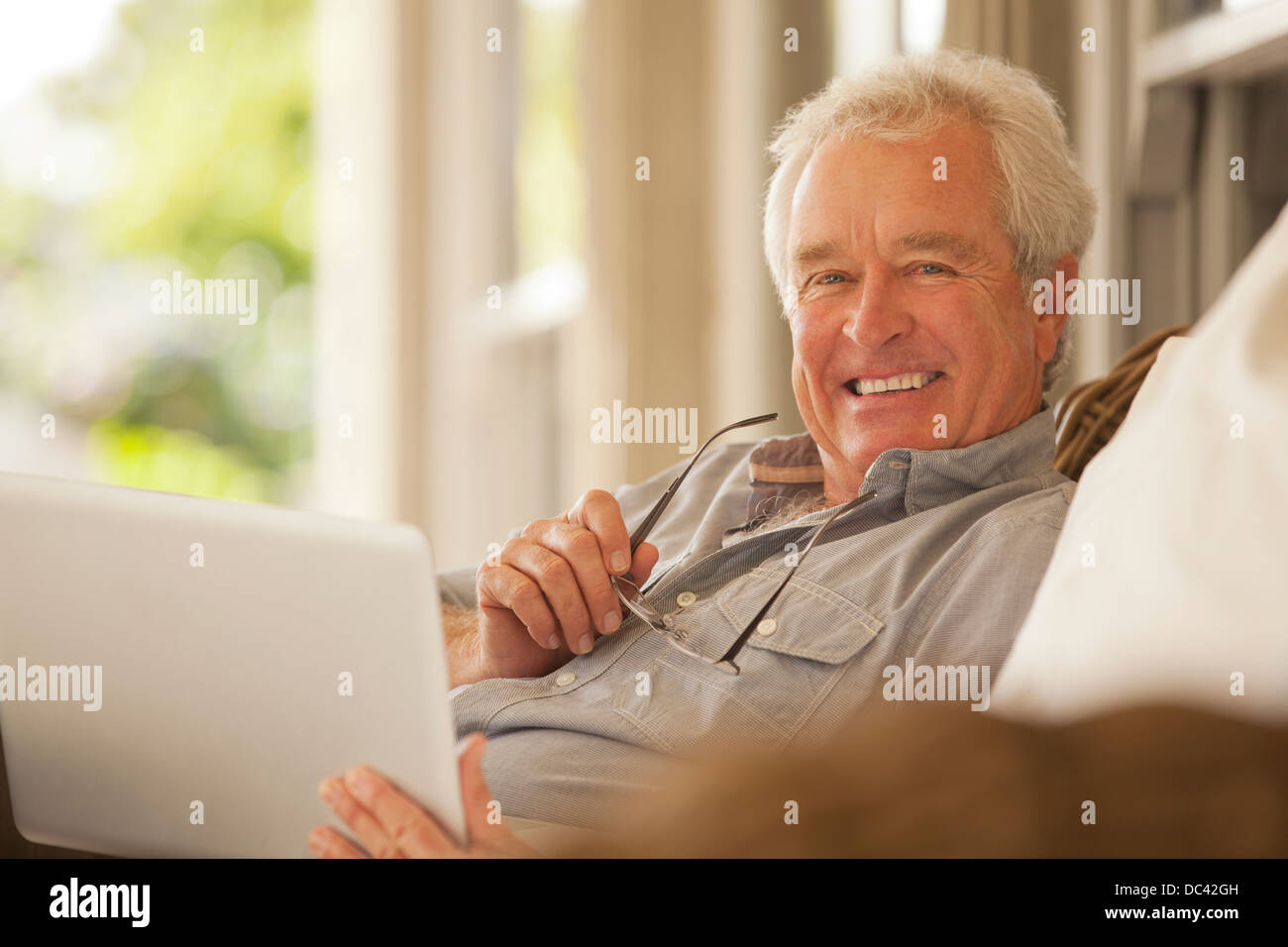 Head and shoulders smiling media hi-res stock photography and images ...