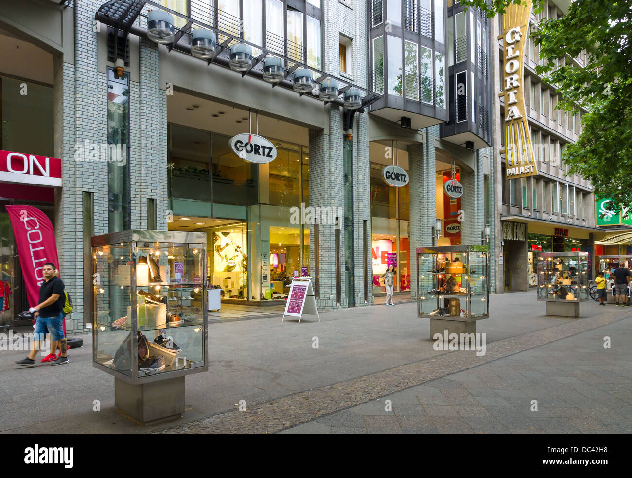 Shoe Shop Berlin High Resolution Stock Photography and Images - Alamy