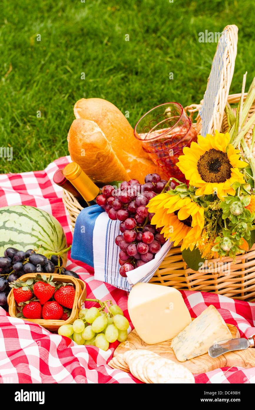 Summer picnic with a basket of food in the park Stock Photo - Alamy