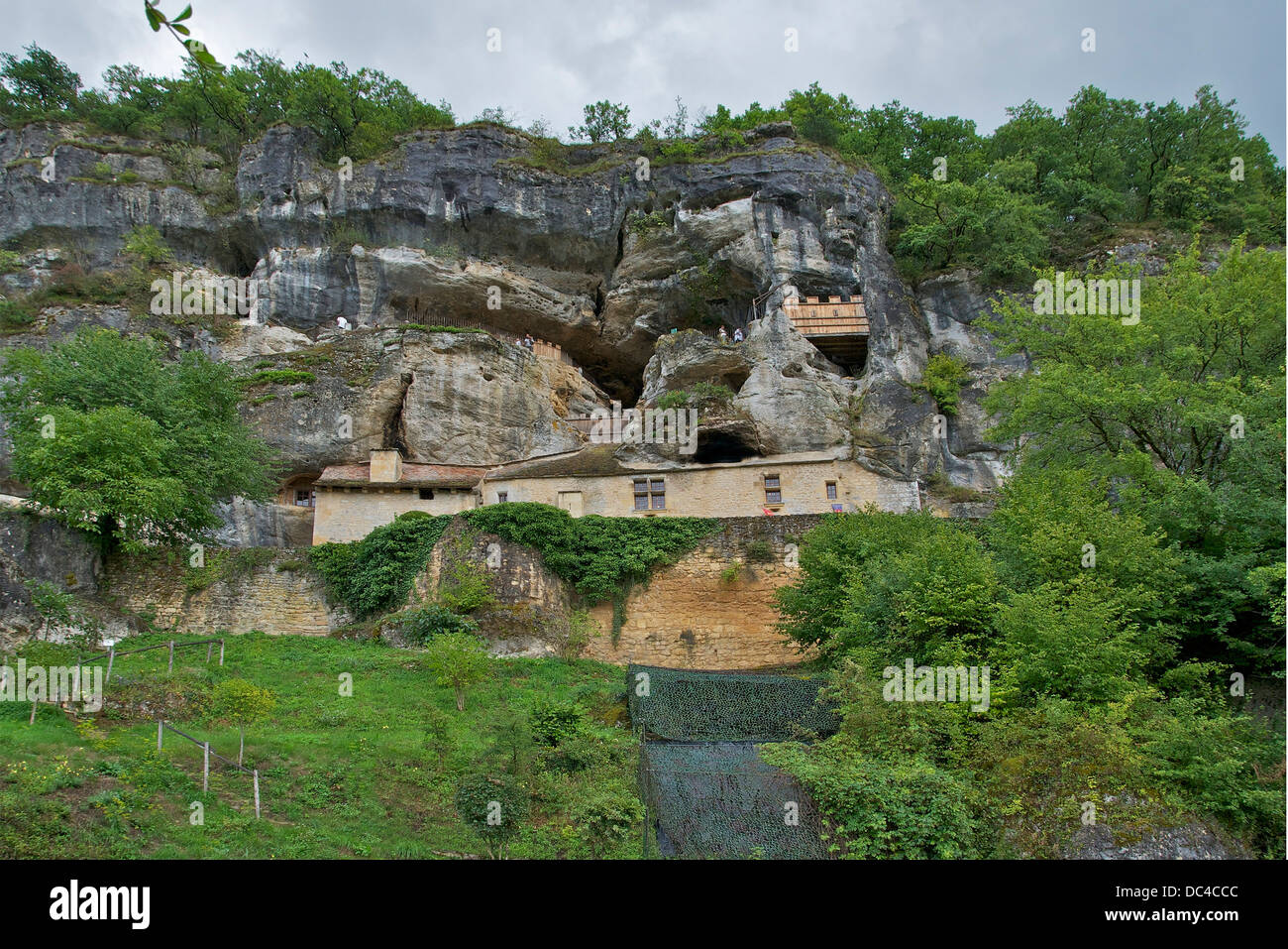 cliff-castle called 'Maison forte de Reignac' in Tursac, Dordogne, France. Stock Photo