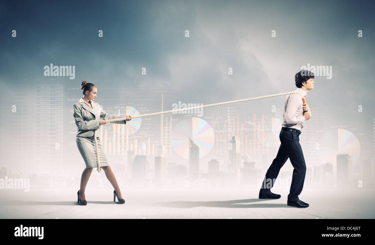 Тянут канат. Тянет к человеку физически. Человек на веревке. Мужчина тянет футболку. Иногда к человеку тянет и это не объяснить.