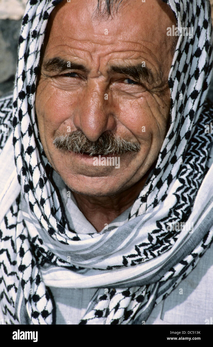 Palestinian scarf hi-res stock photography and images - Alamy