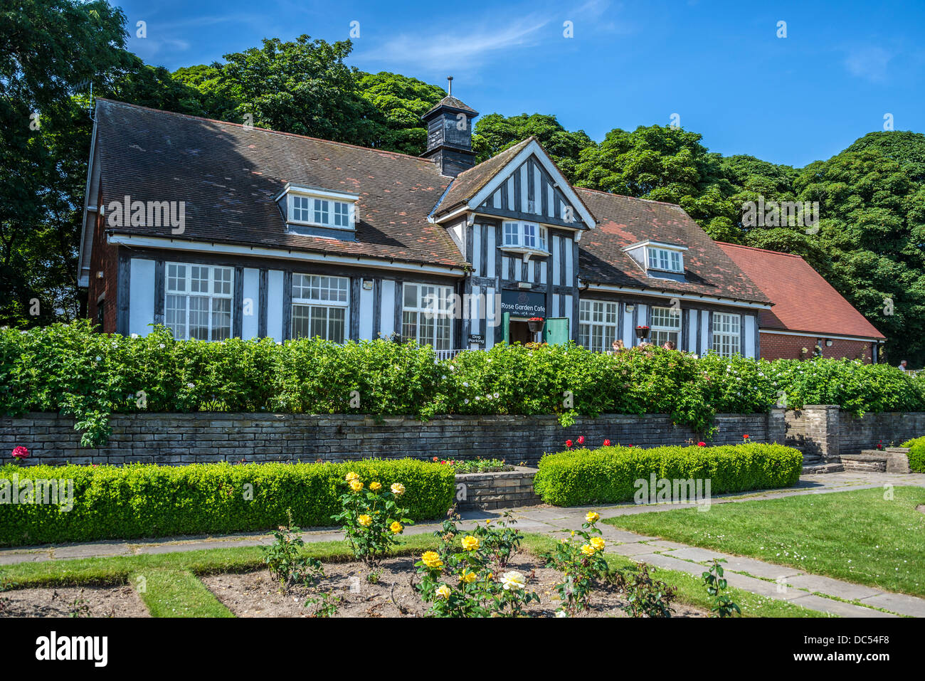Rose garden cafe hi-res stock photography and images - Alamy
