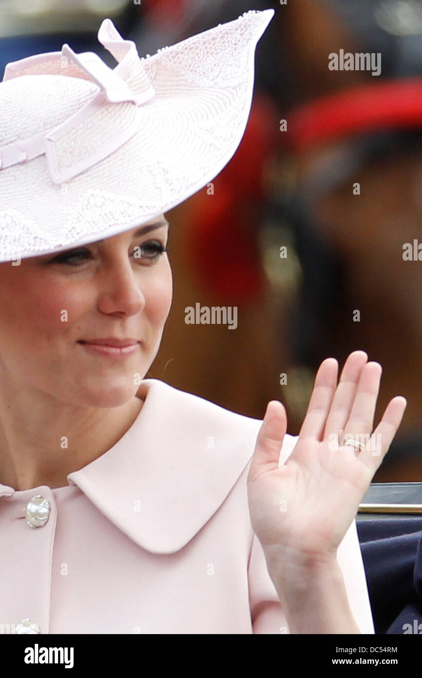 Catherine, Duchess of Cambridge returns to Buckingham Palace fallowing the Trooping the Colour ceremony on 15 June, 2013 Stock Photo