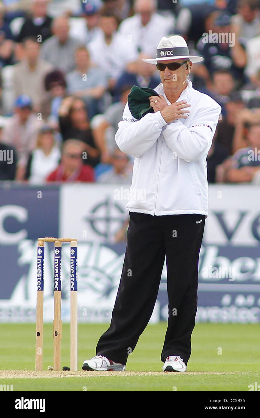 Chester Le Street, UK. 09th Aug, 2013. Umpire Tony Hill signals he has reversed his decision and goves Joe Root out caught Brad Haddin off the bowling of Shane Watson during day one of the Investec Ashes 4th test match at The Emirates Riverside Stadium, on August 09, 2013 in London, England. Credit:  Mitchell Gunn/ESPA/Alamy Live News Stock Photo