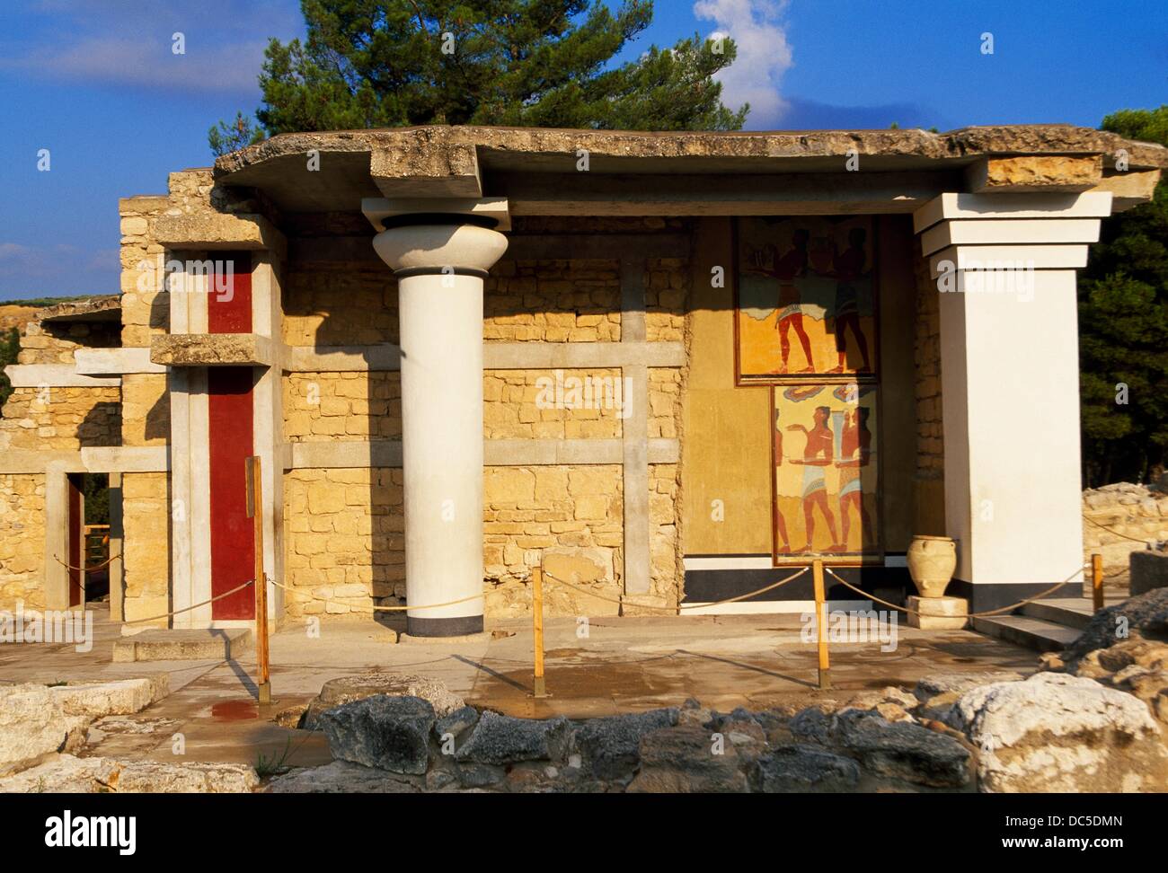 why was the minoan civilization on crete able to flourish