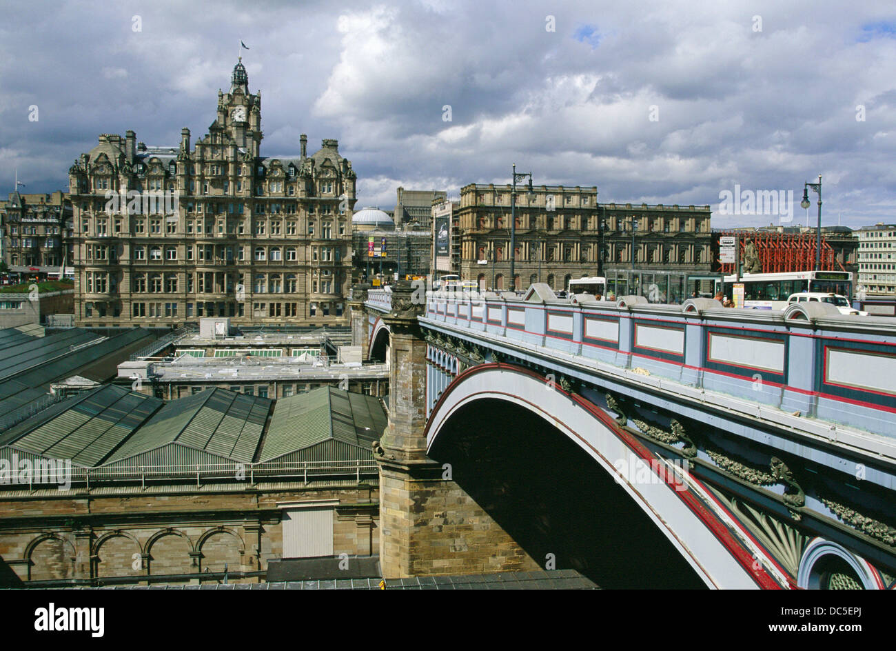 Waverley bridge edinburgh castle hires stock photography and images