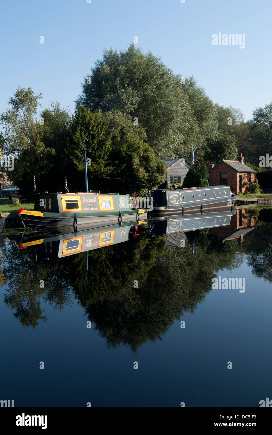 Narrow Boats at Papermills Lock, Essex Stock Photo Alamy