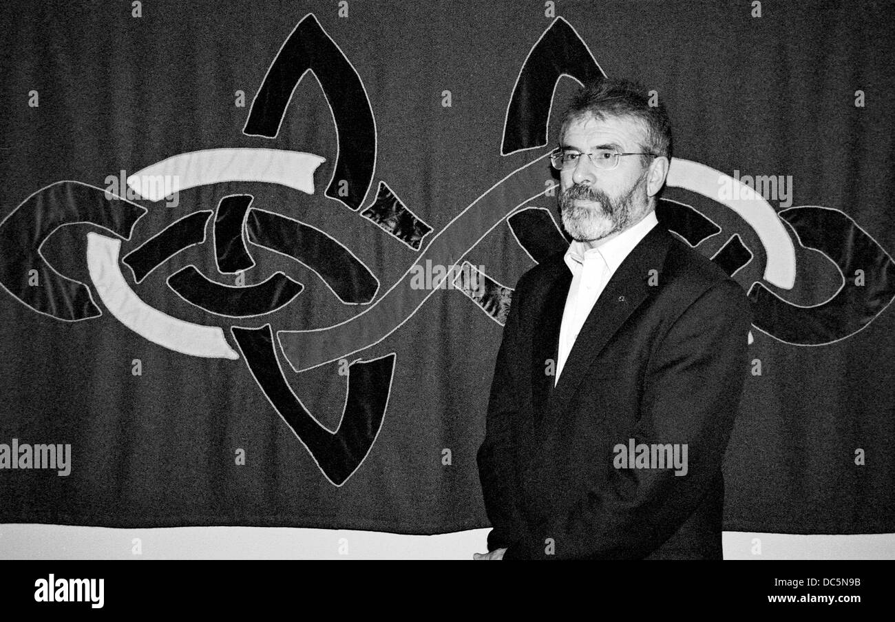 Sinn Fein President Gerry Adams stands by a Celtic design in Dungloe County Donegal Ireland in 2003 Stock Photo