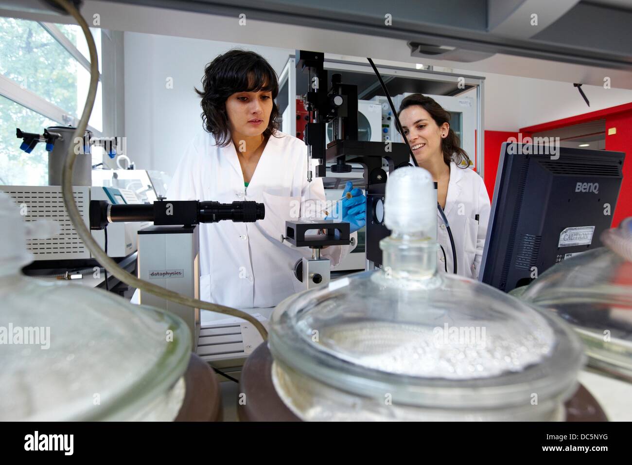 Surface analysis and materials characterization in Polymer Laboratory