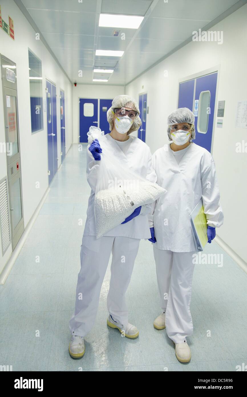 Technicians with drug samples, Clean room, Pharmaceutical plant, Drug