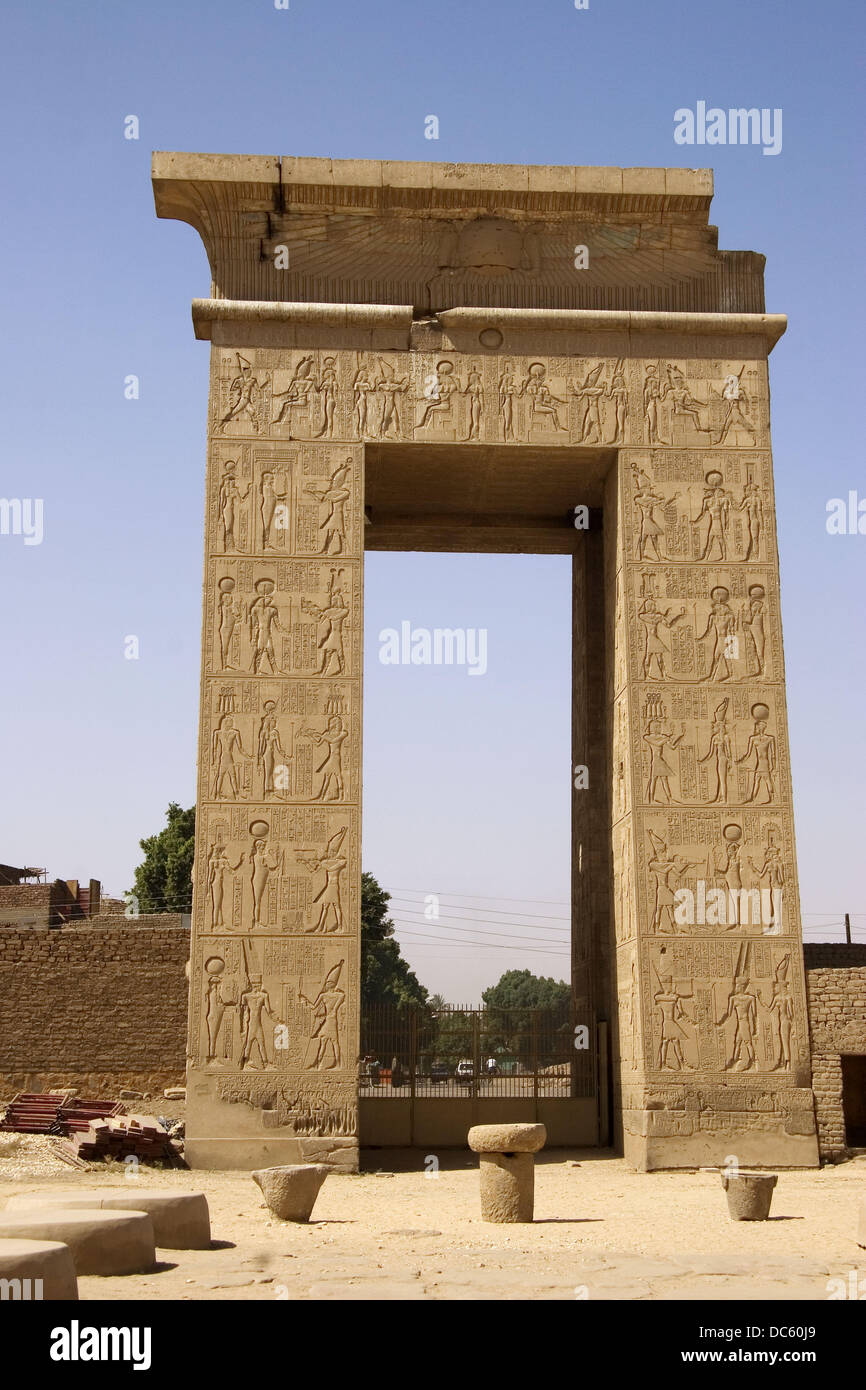 Monumental door in front of the Temple of Khonsu, Karnak. Luxor, Egypt Stock Photo Alamy