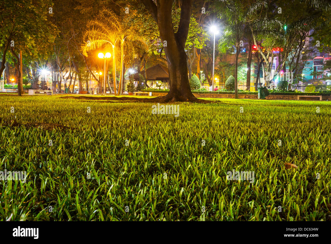 Grass lawn green summer gardening hi-res stock photography and images ...