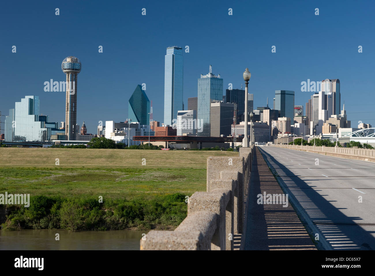 DOWNTOWN SKYLINE CORINTH STREET VIADUCT DALLAS TEXAS USA Stock Photo