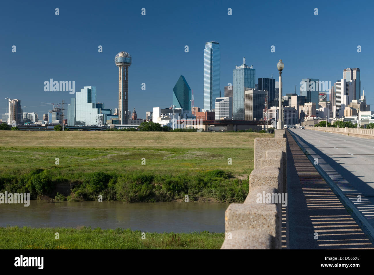 DOWNTOWN SKYLINE CORINTH STREET VIADUCT DALLAS TEXAS USA Stock Photo