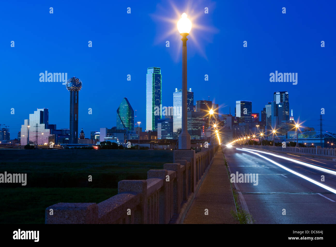 DOWNTOWN SKYLINE CORINTH STREET VIADUCT DALLAS TEXAS USA Stock Photo