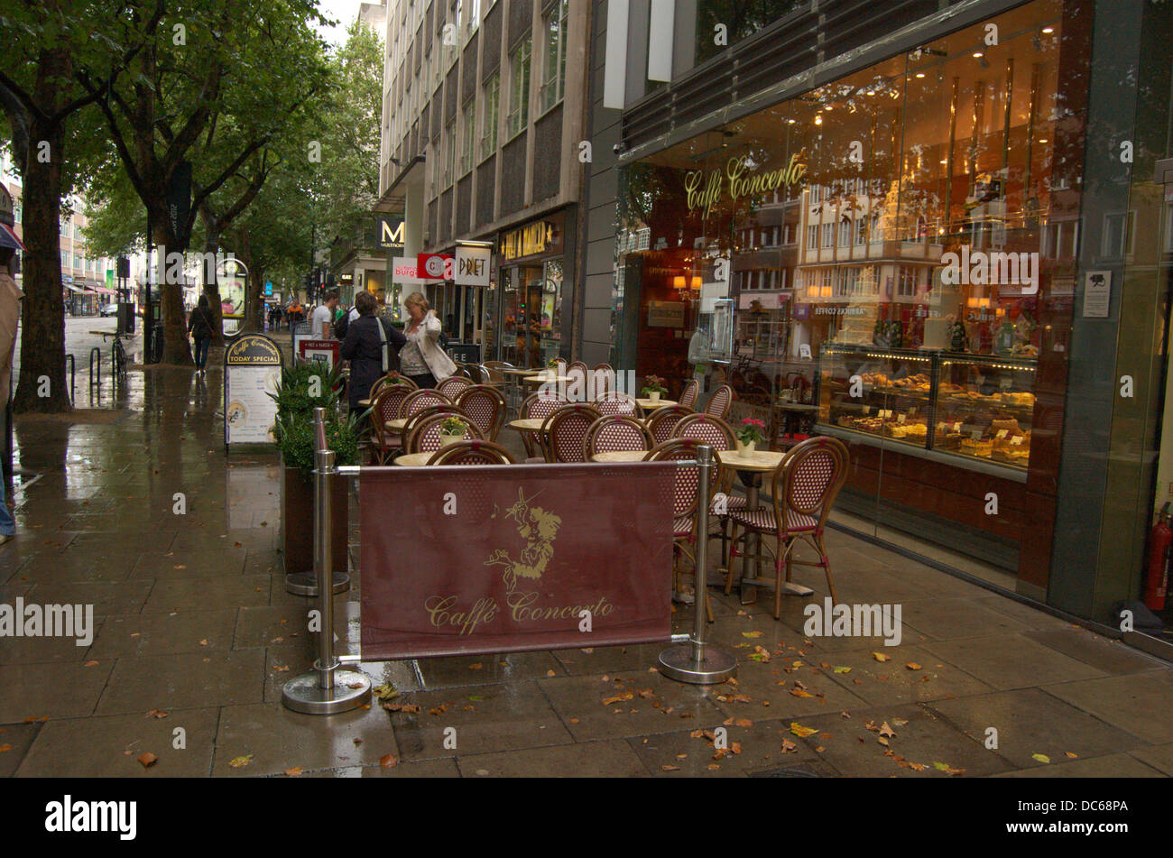 Cafes on Tottenham Court Road in London, England Stock Photo Alamy
