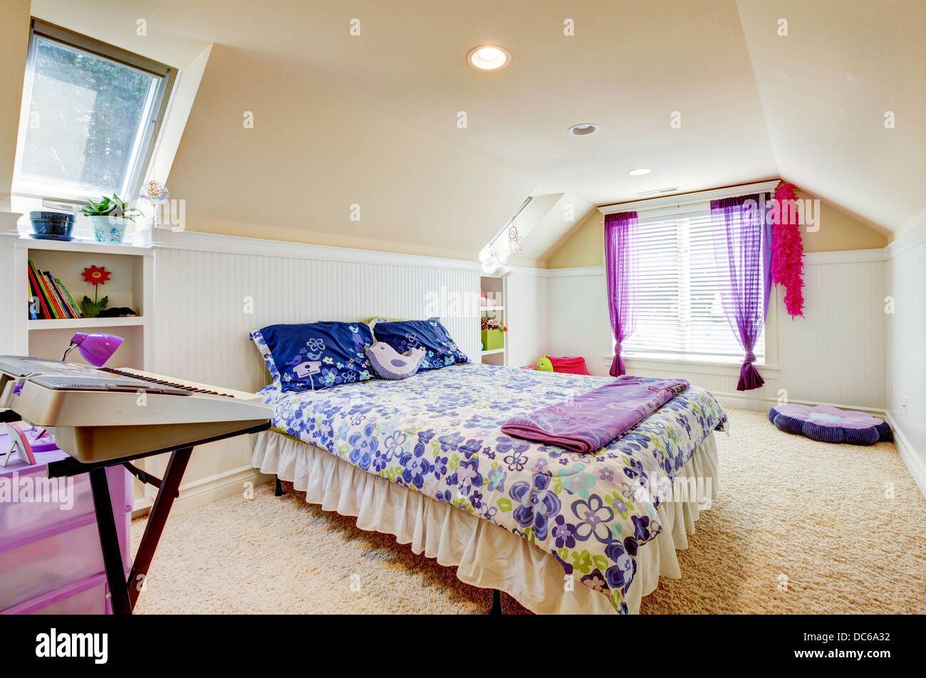 Attic bedroom teenager hi-res stock photography and images - Alamy, image size:1300x952