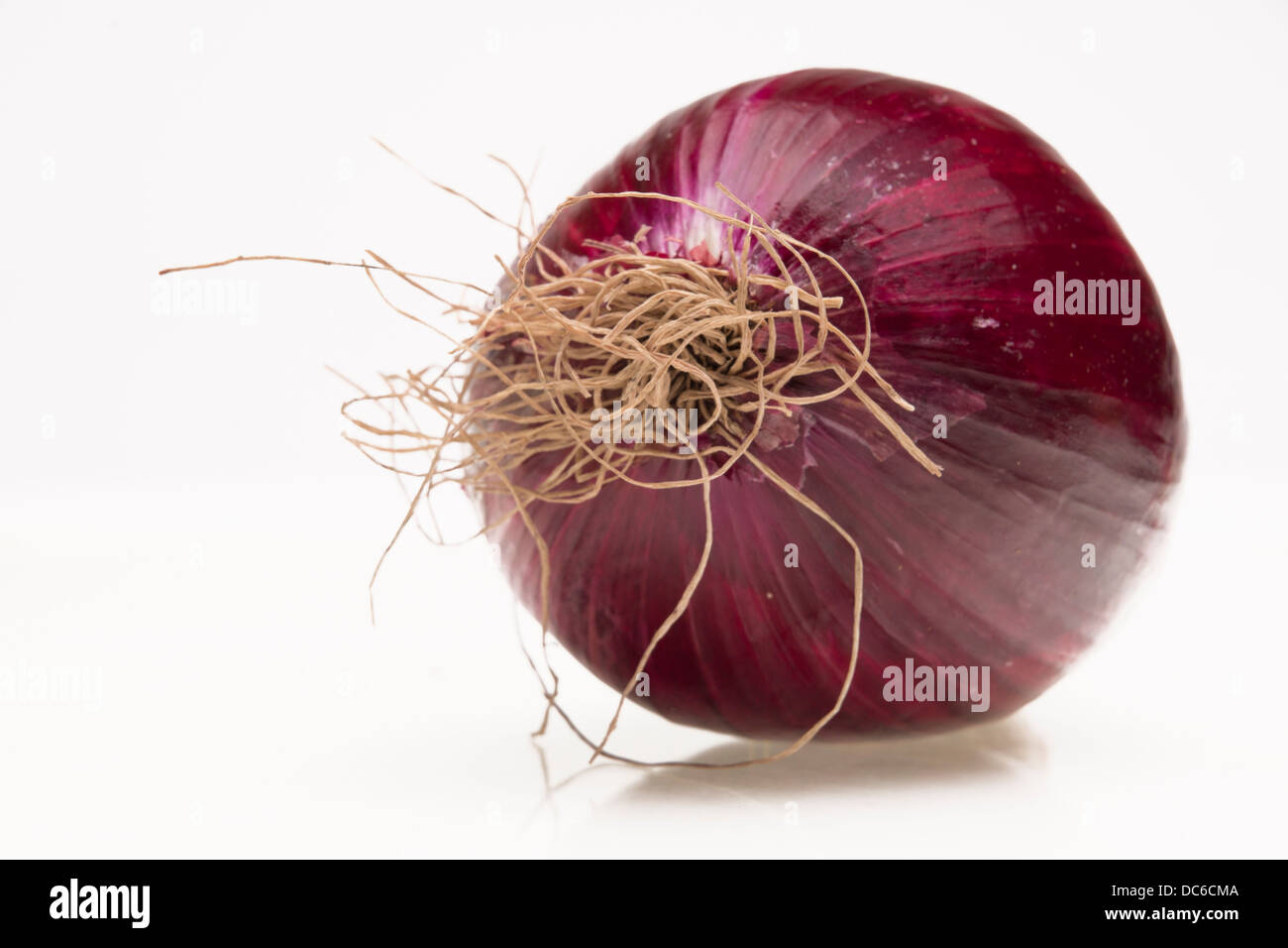 Peeling red onion hi-res stock photography and images - Alamy
