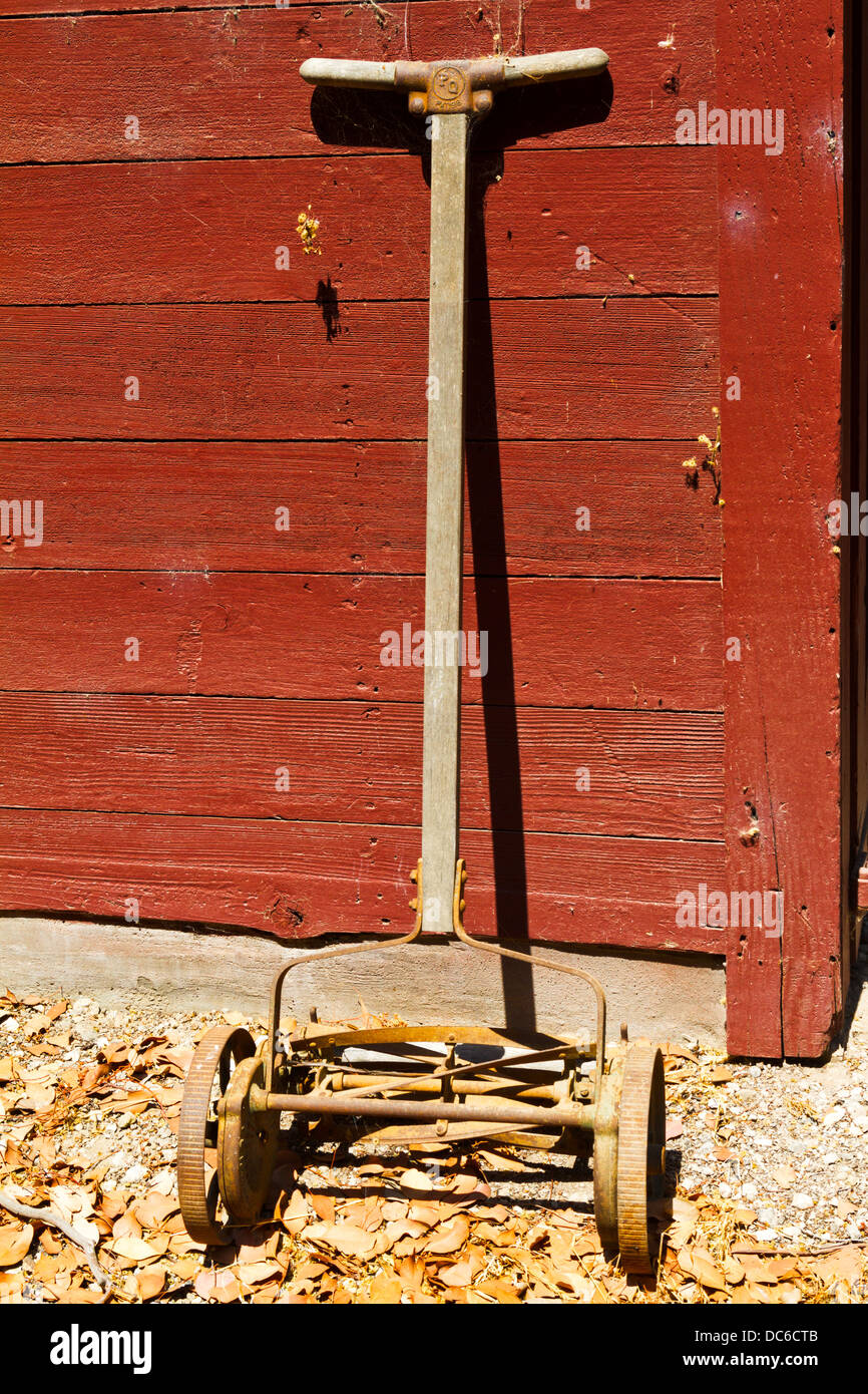 Antique lawn mower hi-res stock photography and images - Alamy