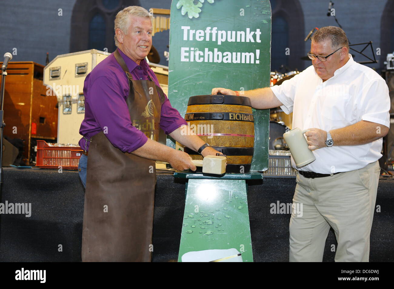 Worms, Germany. 9th August 2013. The Lord Mayor of Worms, Michael Kissel (L), taps a keg of beer. The Lord Mayor of Worms, Michael Kissel, opened the Jazz & Joy Festival 2013 with a traditional keg-tapping ceremony. The Jazz & Joy Festival runs for three days in the shadow of the Cathedral of Worms. Credit:  Michael Debets/Alamy Live News Stock Photo