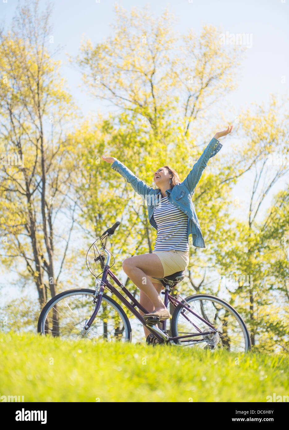 USA, New York State, New York City, Central Park, Mid adult woman