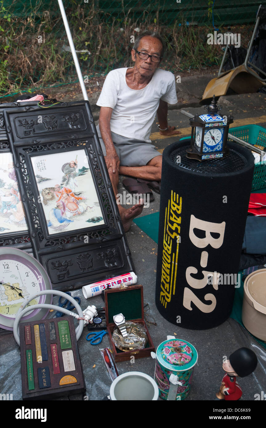 Weekend ' Thieves Market ' off Pitt Street in Little India, Singapore Stock Photo