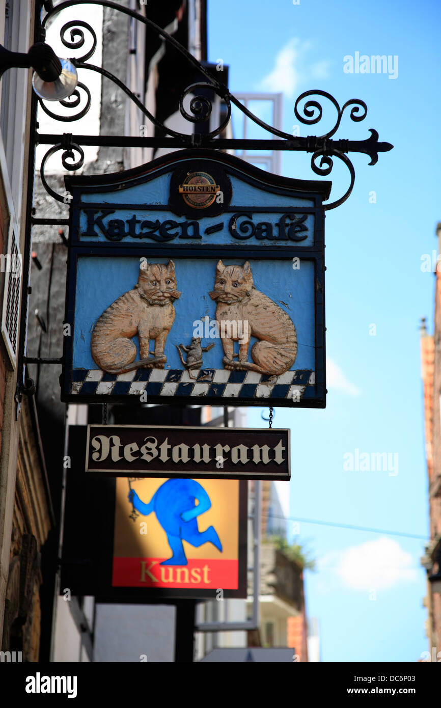 Katzen cafe hi-res stock photography and images - Alamy