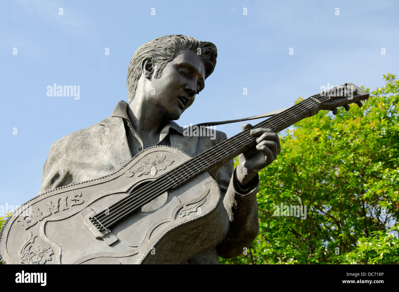 Elvis statue and memphis hires stock photography and images Alamy