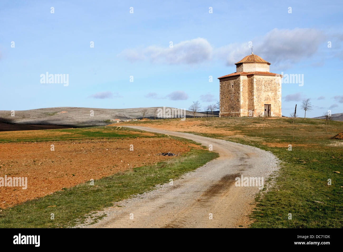 Lone silo hires stock photography and images Alamy