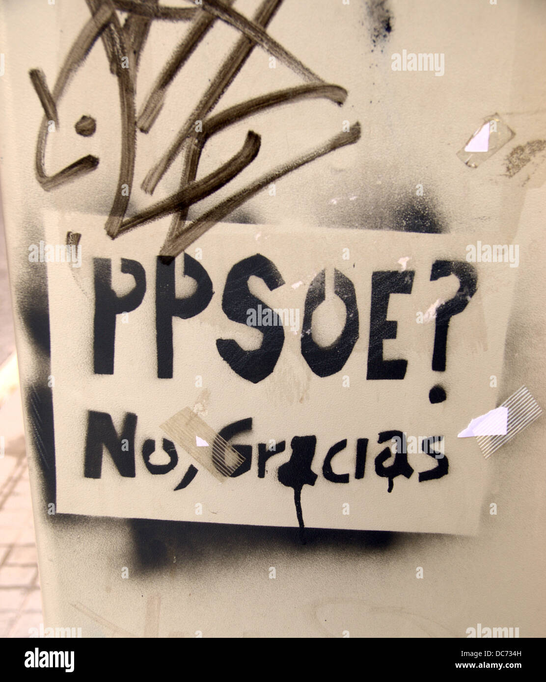 Sign against biggests political parties in Spain, Partido Popular (PP) and Partido Socialista Obrero español (PSOE) Stock Photo