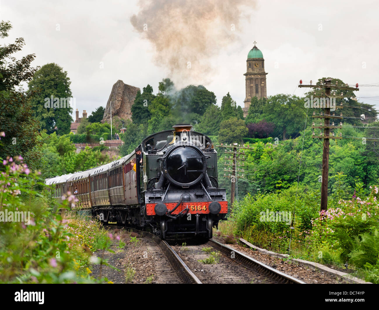 A steam train leaves the town of Bridgnorth bound for Kidderminster, Severn Valley Railway, Shropshire UK Stock Photo