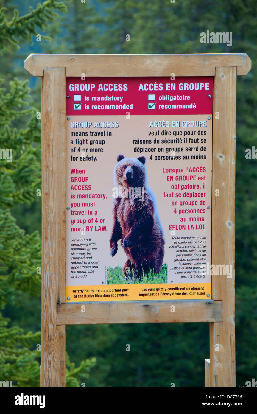 Grizzly bear warning sign, Banff National Park, Alberta, Canada Stock Photo