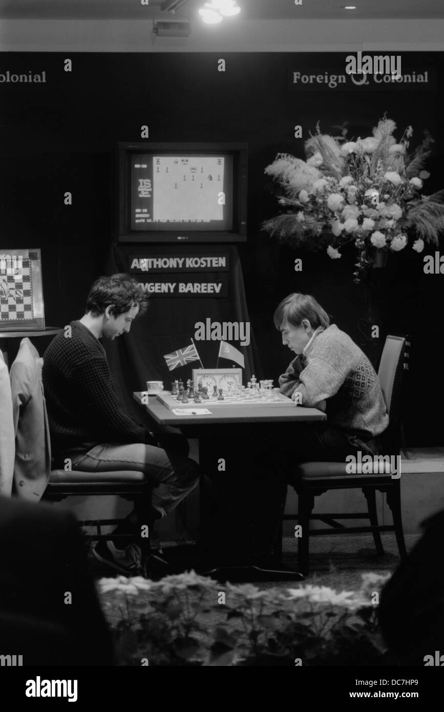 Grandmasters Anthony Kosten and Evgeny Bareev playing chess at the Foreign & Colonial Hastings Premier Chess tournament 1990 Stock Photo