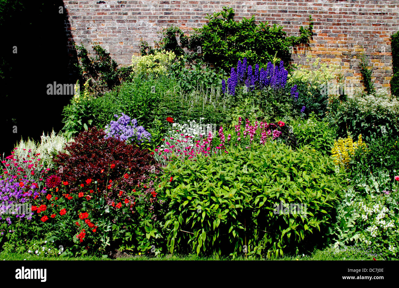 Herbaceous Border Stock Photos & Herbaceous Border Stock Images - Alamy