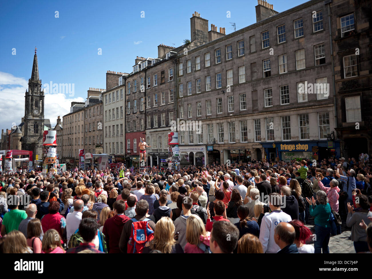 Edinburgh, UK. 11th Aug, 2013. Large audiences gather in the sunshine on Edinburgh's Royal Mile to be entertained by the highly skilful Street Performers during the Edinburgh Festival Fringe. Stock Photo