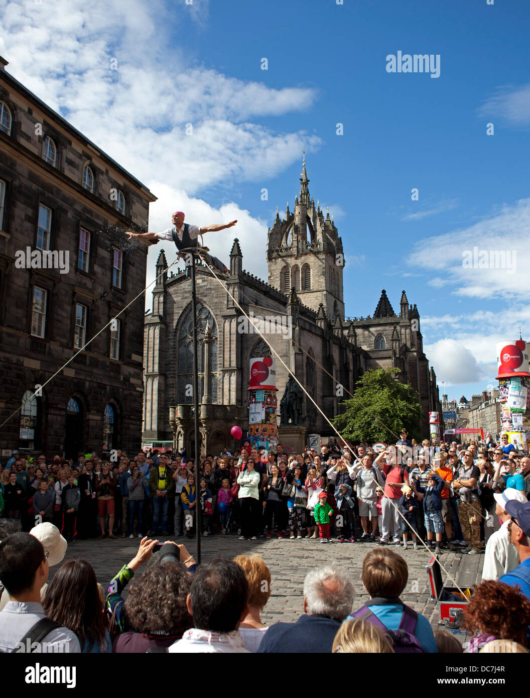 Edinburgh, UK. 11th Aug, 2013. Large audiences gather in the sunshine on Edinburgh's Royal Mile to be entertained by the highly skilful Street Performers during the Edinburgh Festival Fringe. Stock Photo