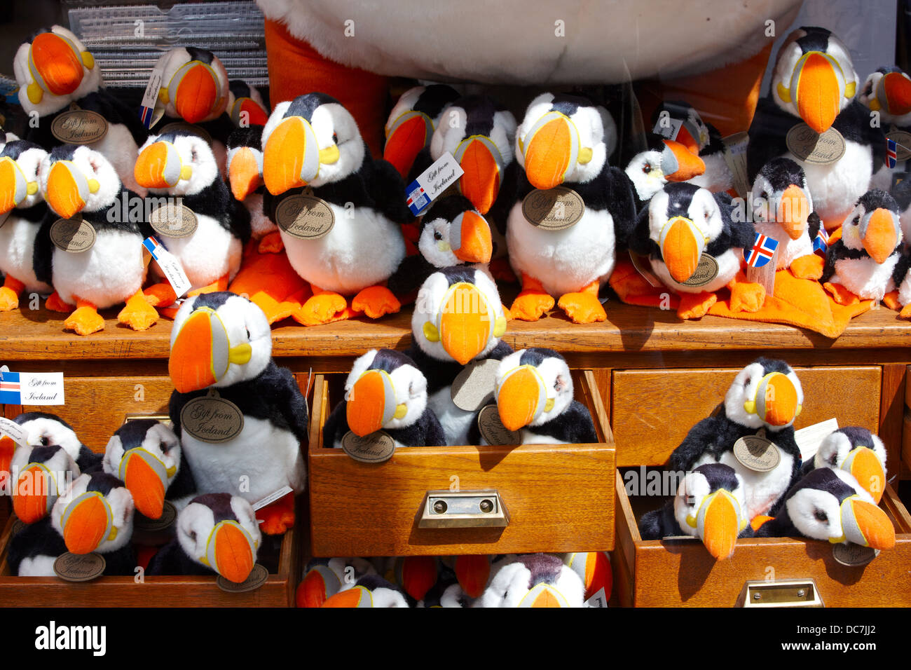 Stuffed puffins hi res stock photography and images Alamy