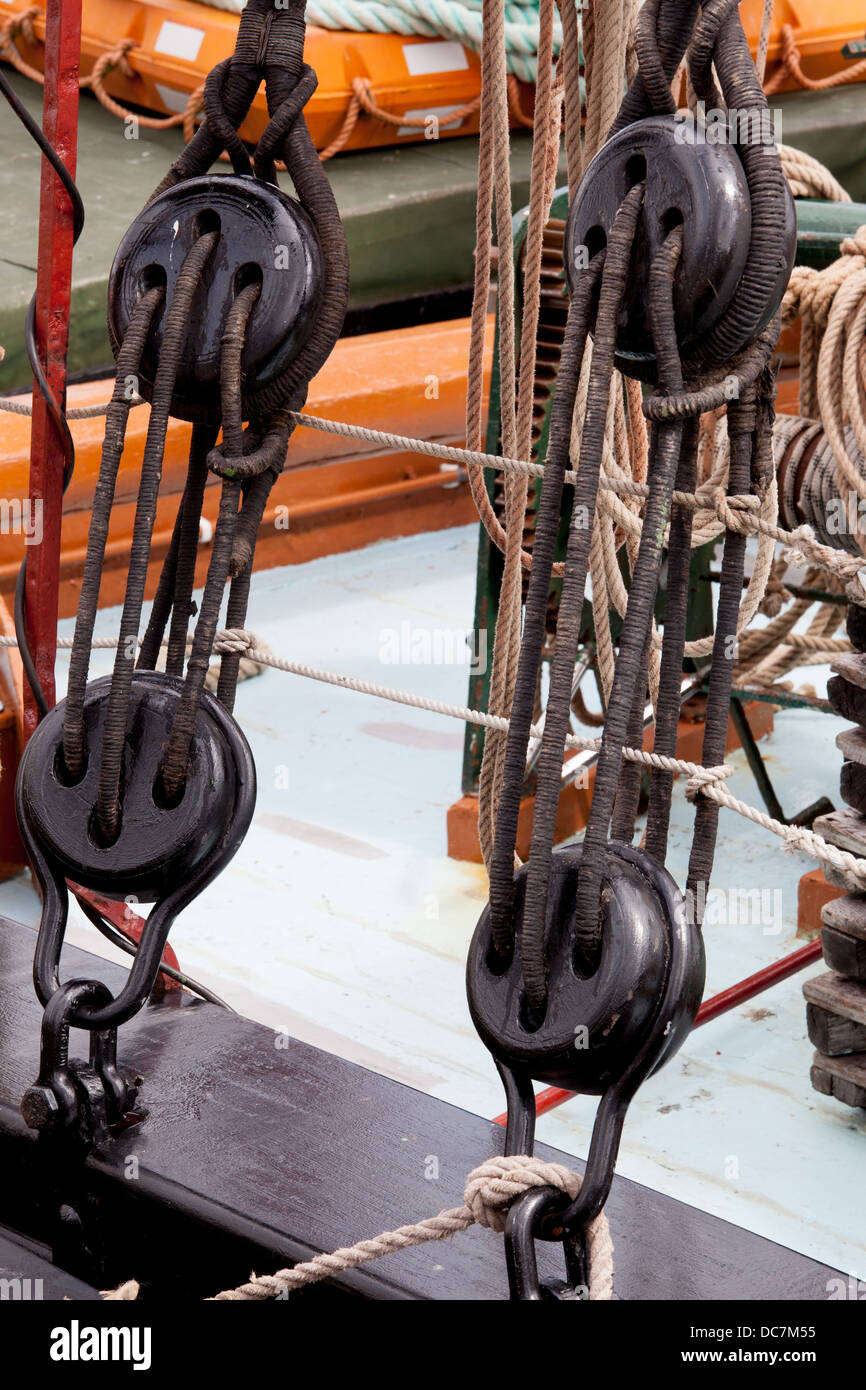 Block and tackle hires stock photography and images Alamy
