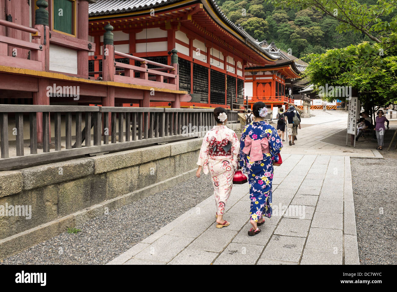Kyoto kiyomizu dera kimono hi-res stock photography and images - Alamy
