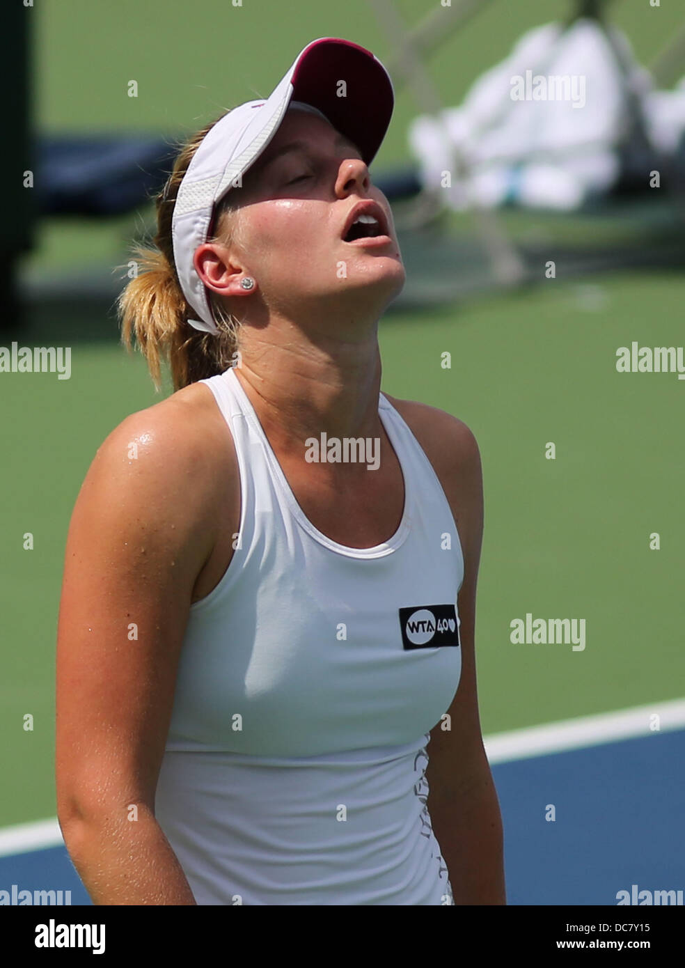 Aug. 11, 2013 - Cincinnati, Ohio, U.S - ALISON RISKE of USA reacts to ...
