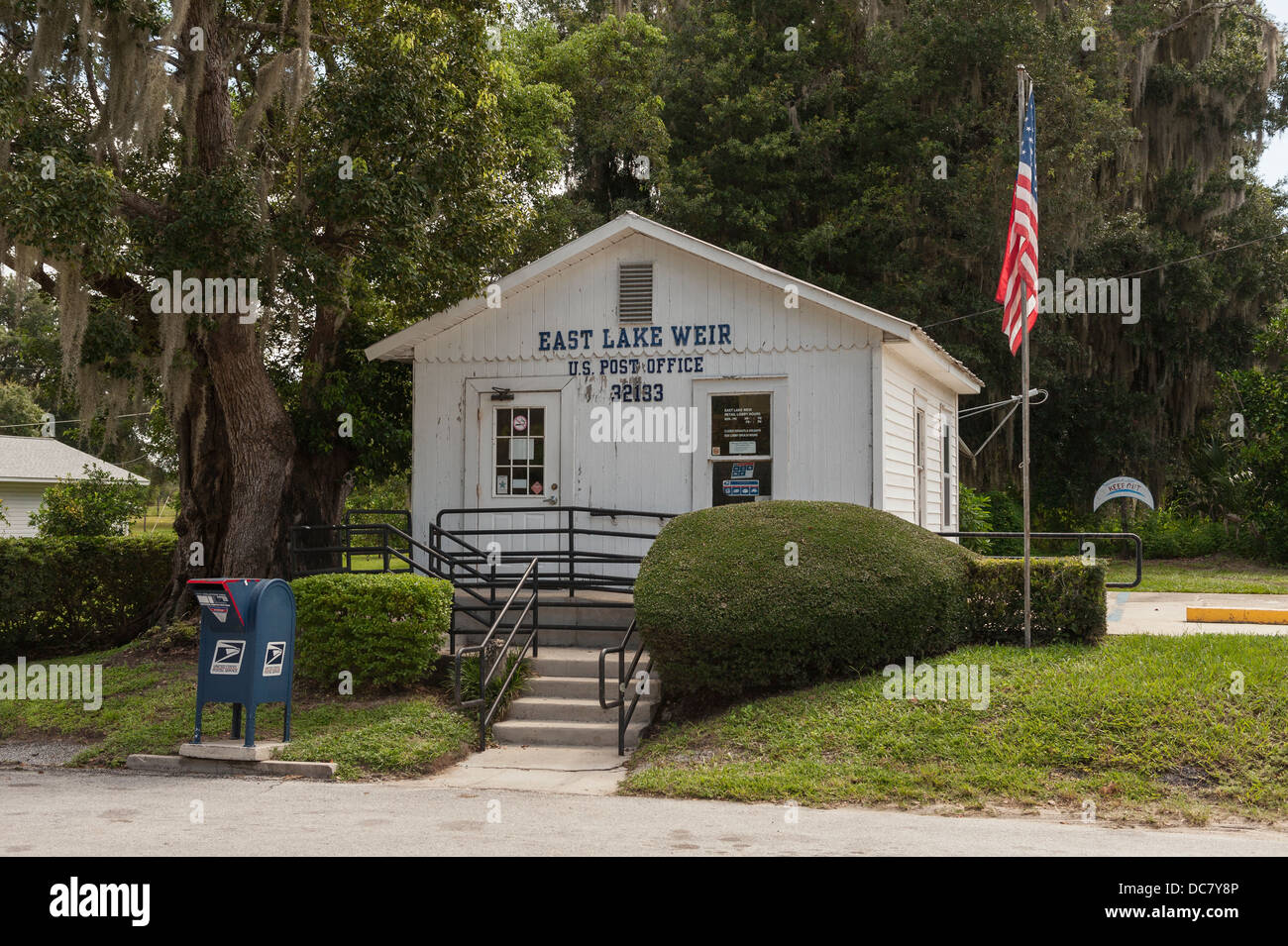 One of Florida's smallest Post Offices with a room size of 13 X 15 feet and 139 P.O. Boxes.located in East Lake Weir, Fl 32193 Stock Photo