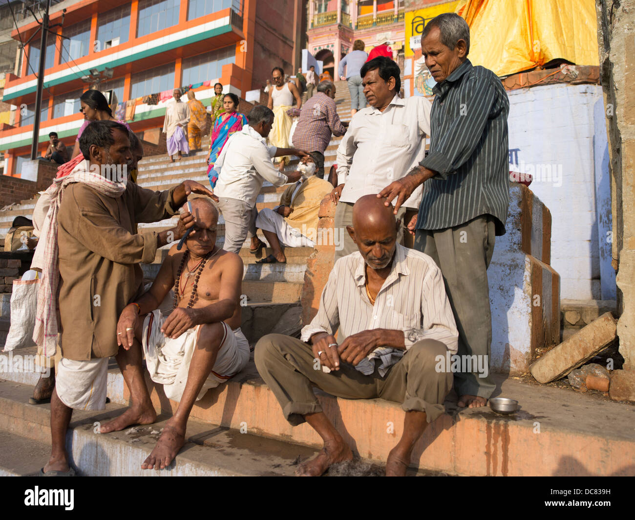 India hair cutting hi-res stock photography and images - Alamy India hair cutting hi-res stock photography and images - Alamy