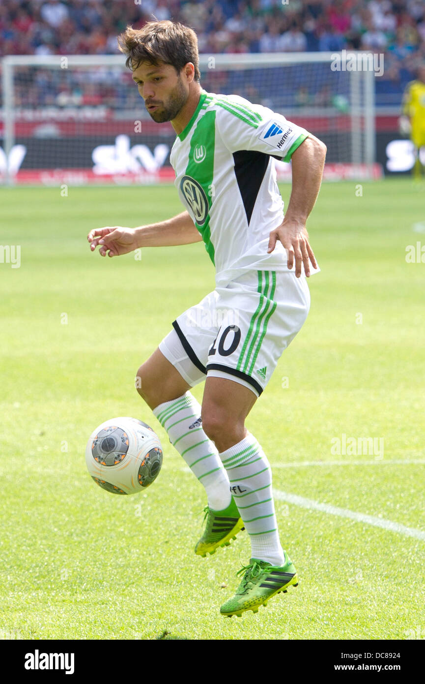 Wolfsburg's Diego  plays the balll during the Bundesliga soccer match between Hannover 96 and VfL Wolfsburg at HDI-Arena in Hanover, Germany, 10 August 2013. Photo: Sebastian Kahnert Stock Photo