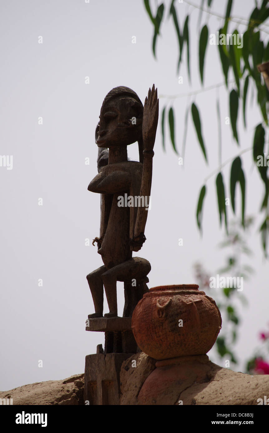 African sculpture mali dogon tribe hi-res stock photography and images ...