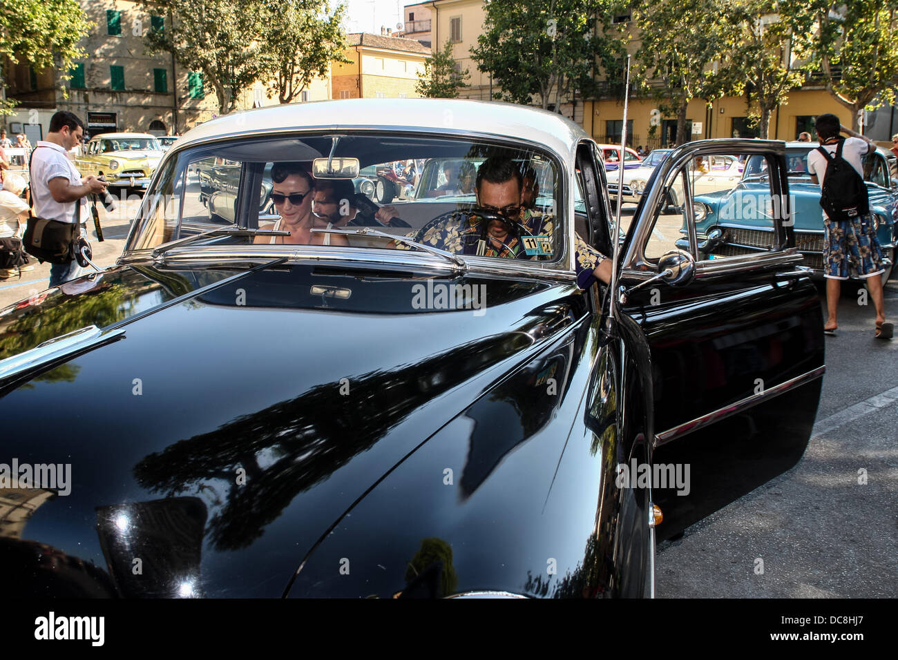 Senigallia, Italy. 10th August, 2013. Summer Jamboree 6th day  [International Festival 60's revival Rock & Roll] OLD USA Car parade in Senigallia, Italy on Aug 10, 2013. Credit:  Valerio Agolino/Alamy Live News Stock Photo
