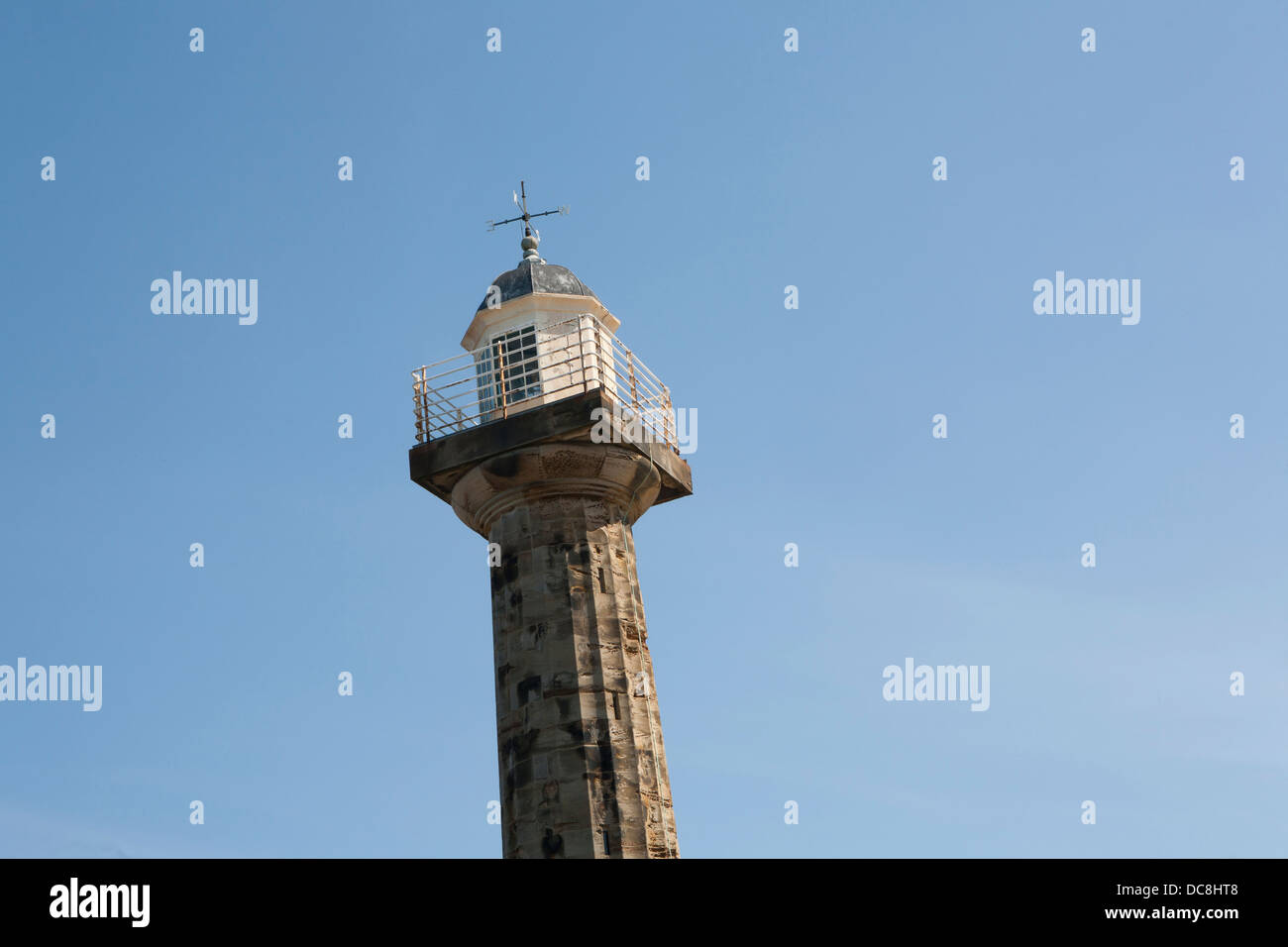 Whitby Bay west pier lighthouse Stock Photo Alamy
