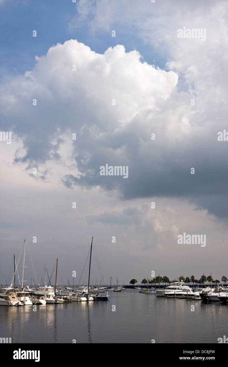 Clouds roll in over Lake Michigan in Milwaukee, Wisconsin Stock Photo ...