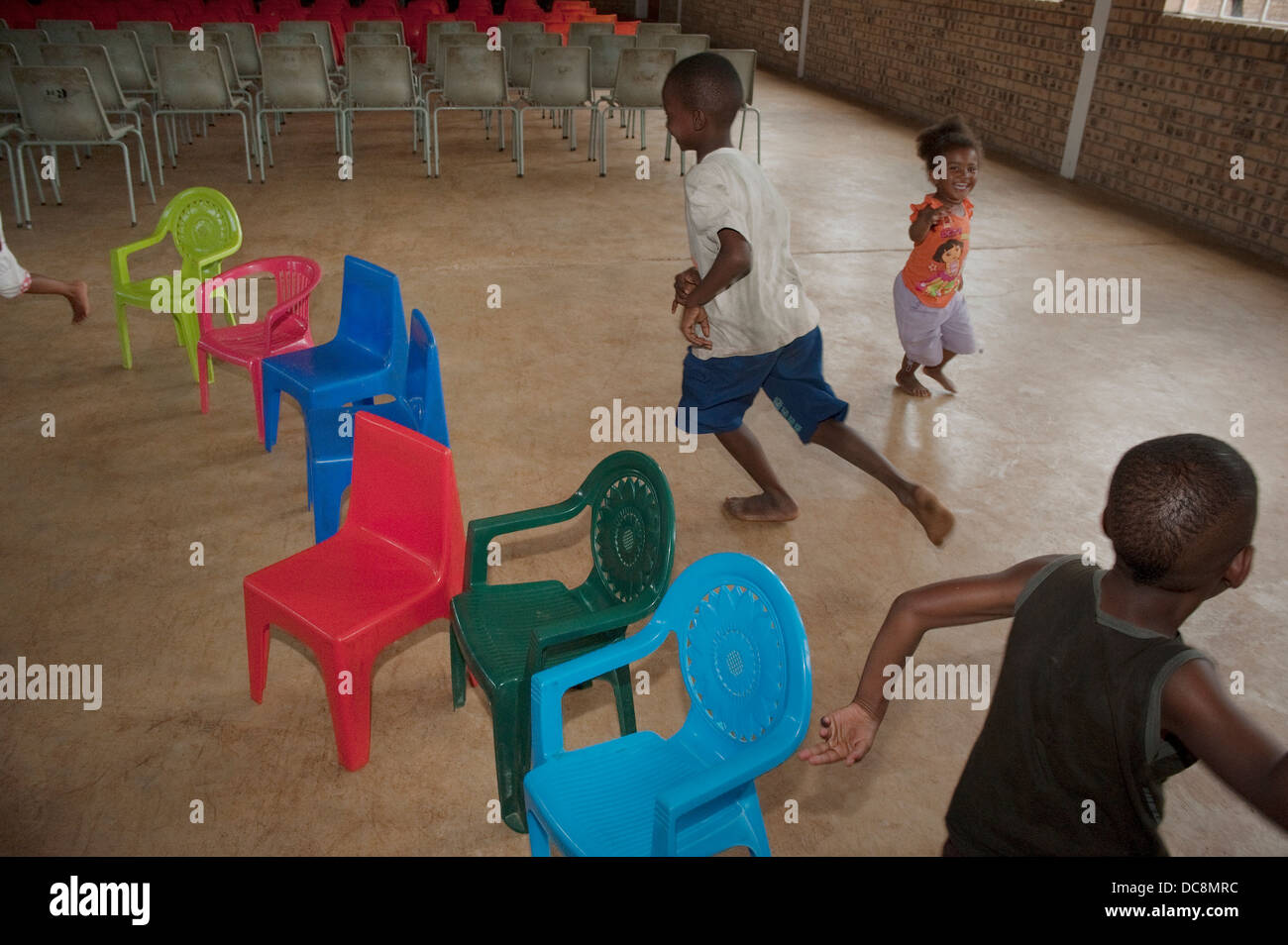 Children playing musical chairs hires stock photography and images Alamy
